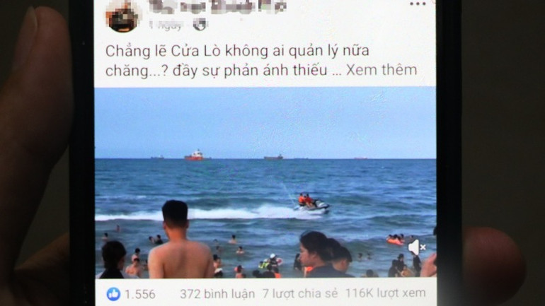 Hình ảnh mô-tô nước “quần thảo” khu vực bãi tắm được cho là ở biển Cửa Lò thu hút sự chú ý từ cộng đồng mạng.