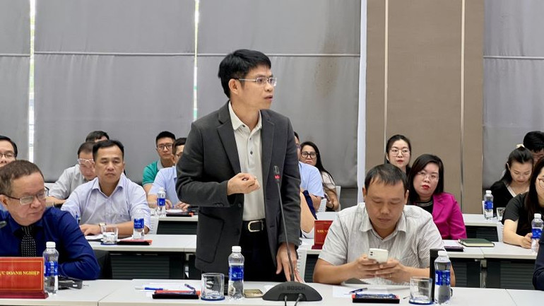 Đại diện các doanh nghiệp nước ngoài nêu ý kiến tại Hội nghị.