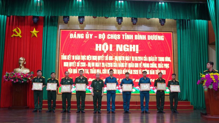 Khen thưởng các tập thể và cá nhân có thành tích xuất sắc trong phòng, chống, khắc phục hậu quả thiên tai.