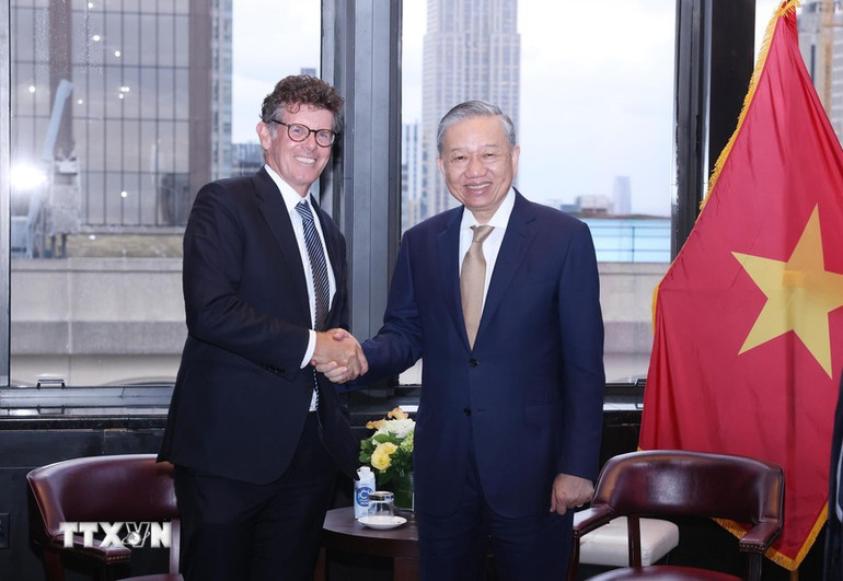 Tổng Bí thư, Chủ tịch nước Tô Lâm tiếp ông Jake Siewert, Giám đốc điều hành Quỹ đầu tư Warburg Pincus. (Ảnh: Lâm Khánh/TTXVN)