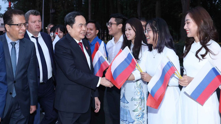 Lễ tiễn Chủ tịch Quốc hội Trần Thanh Mẫn tại sân bay Vnukovo, thủ đô Moskva, Liên bang Nga. (Ảnh: TTXVN)