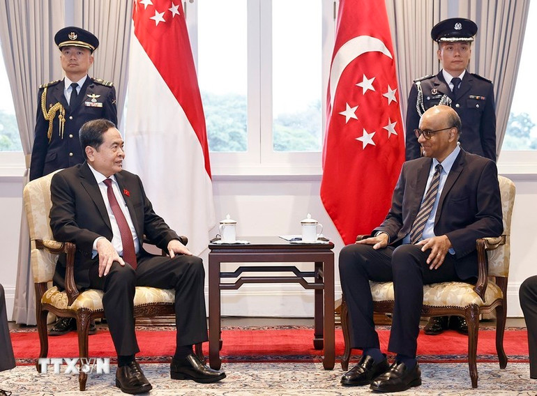 Chủ tịch Quốc hội Trần Thanh Mẫn với Tổng thống Singapore Tharman Shanmugaratnam. (Ảnh: TTXVN)
