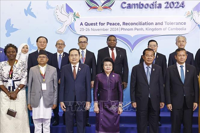 Chủ tịch Quốc hội Trần Thanh Mẫn và đại biểu dự Hội nghị.