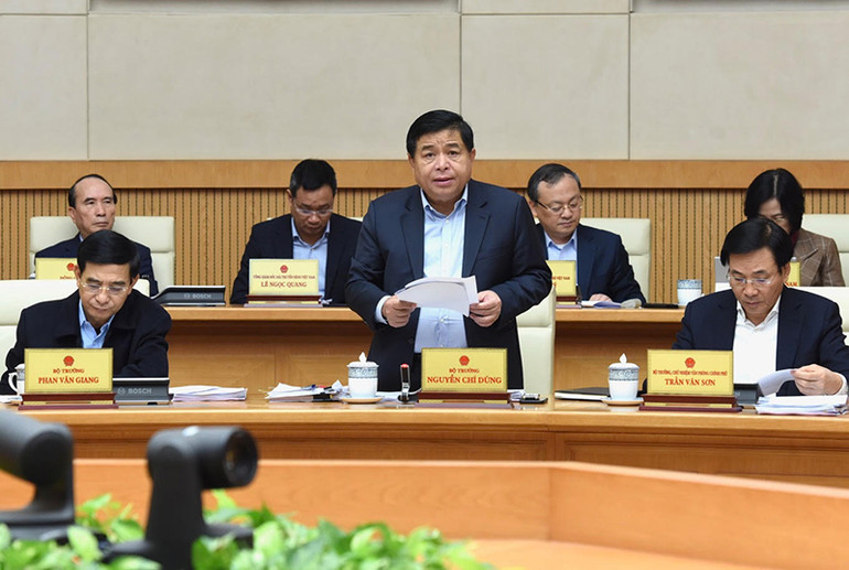 Bộ trưởng Kế hoạch và Đầu tư Nguyễn Chí Dũng phát biểu tại phiên họp. Bộ trưởng Kế hoạch và Đầu tư Nguyễn Chí Dũng phát biểu tại phiên họp.
