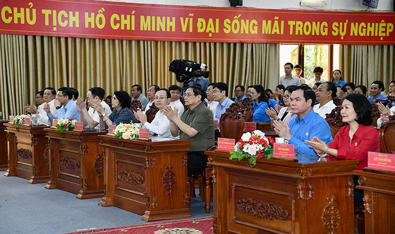 Thủ tướng Phạm Minh Chính và các đại biểu tham dự Chương trình.