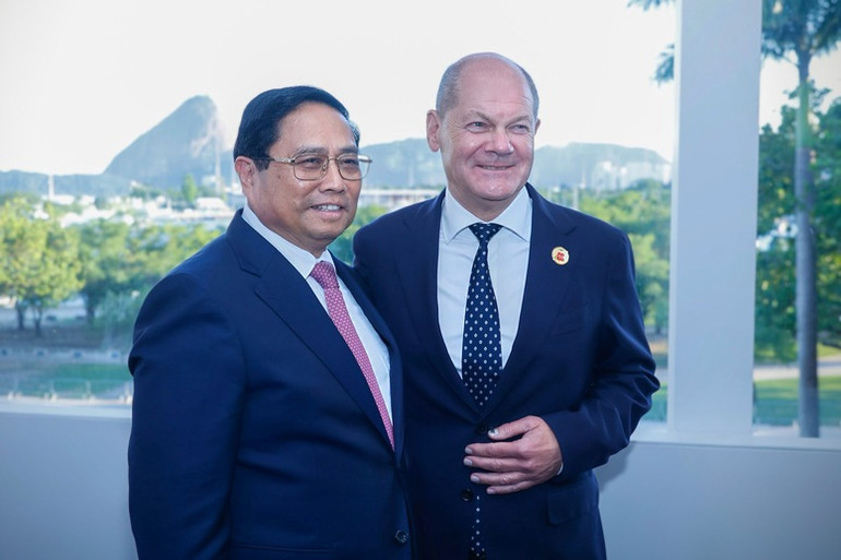 Thủ tướng Chính phủ Phạm Minh Chính có cuộc trao đổi với Thủ tướng Đức Olaf Scholz. (Ảnh: Nhật Bắc/VGP)