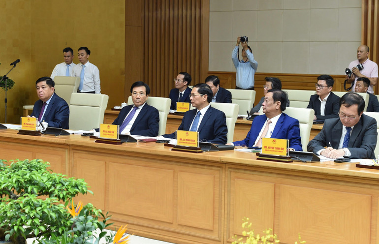 Đại diện lãnh đạo các bộ, ngành của Chính phủ Việt Nam tham dự buổi tọa đàm. Đại diện lãnh đạo các bộ, ngành của Chính phủ Việt Nam tham dự buổi tọa đàm.