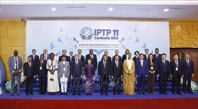 Chủ tịch Quốc hội Trần Thanh Mẫn và đại biểu dự Hội nghị.