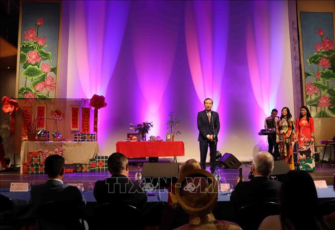 Đại sứ Việt Nam tại Vương quốc Bỉ, Nguyễn Văn Thảo phát biểu chúc Tết bà con.