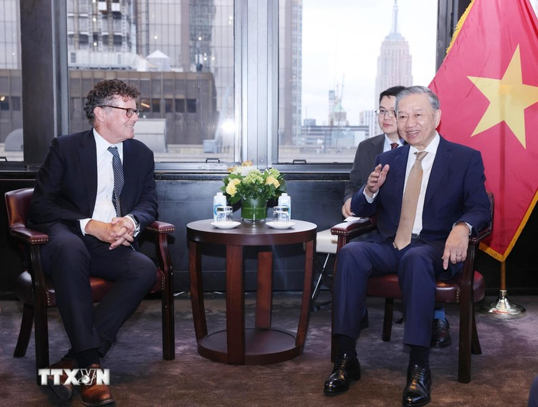 Tổng Bí thư, Chủ tịch nước Tô Lâm tiếp ông Jake Siewert, Giám đốc điều hành Quỹ đầu tư Warburg Pincus. (Ảnh: Lâm Khánh/TTXVN)