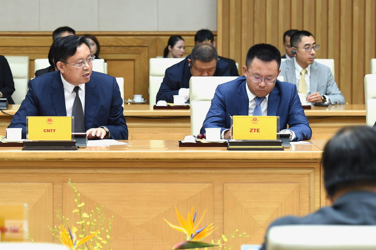 Đại diện lãnh đạo doanh nghiệp Trung Quốc phát biểu. Đại diện lãnh đạo doanh nghiệp Trung Quốc phát biểu.