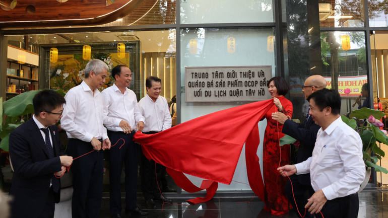 Trung tâm là điểm trưng bày, giới thiệu, quảng bá, kết nối và tiêu thụ các sản phẩm OCOP của quận Tây Hồ và các vùng miền trong cả nước, bảo tồn và khai thác các giá trị văn hóa truyền thống và thúc đẩy, thu hút khách du lịch.