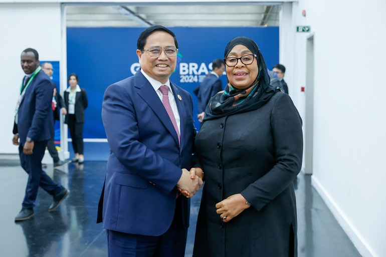 Thủ tướng Phạm Minh Chính gặp Tổng thống Tanzania Samia Suluhu Hassan. (Ảnh: Nhật Bắc/VGP)