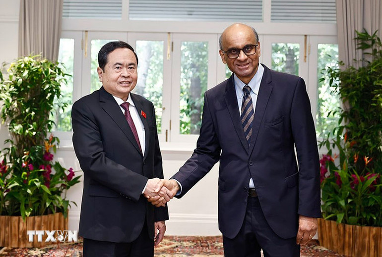 Chủ tịch Quốc hội Trần Thanh Mẫn với Tổng thống Singapore Tharman Shanmugaratnam. (Ảnh: TTXVN)