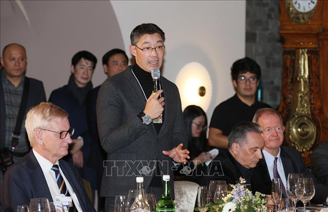 Tiến sĩ Philipp Rösler, nguyên Phó Thủ tướng Đức, lãnh sự danh dự của Việt Nam phát biểu. (Ảnh: TTXVN) Tiến sĩ Philipp Rösler, nguyên Phó Thủ tướng Đức, lãnh sự danh dự của Việt Nam phát biểu. (Ảnh: TTXVN)