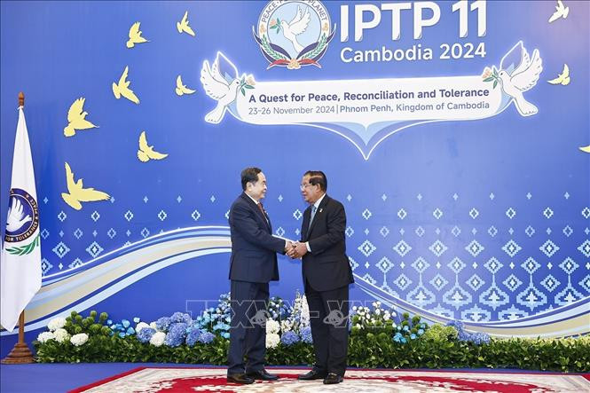 Chủ tịch Đảng Nhân dân Campuchia, Chủ tịch Thượng viện Campuchia Samdech Techo Hun Sen đón Chủ tịch Quốc hội Trần Thanh Mẫn dự Hội nghị.