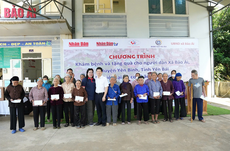 Trung tâm truyền hình Nhân Dân, Báo Nhân Dân đồng hành cùng các bệnh viện thành phố Hà Nội trao, tặng quà, khám bệnh cho người dân bị thiệt hại do cơn bão Yagi. Trung tâm truyền hình Nhân Dân, Báo Nhân Dân đồng hành cùng các bệnh viện thành phố Hà Nội trao, tặng quà, khám bệnh cho người dân bị thiệt hại do cơn bão Yagi.