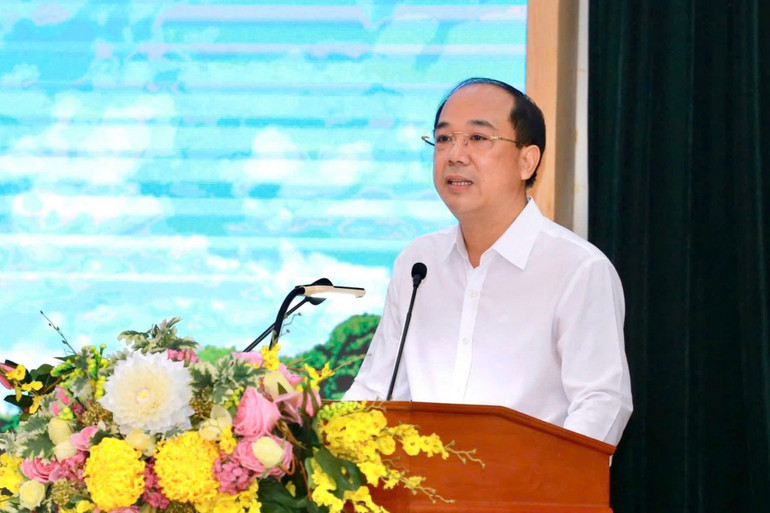 Nhà báo Nguyễn Mạnh Hưng, Tổng Biên tập báo Tuổi trẻ Thủ đô phát biểu khai mạc tọa đàm.