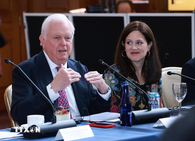 Ông Thomas Vallely, Chuyên gia về Việt Nam của Đại học Columbia (Hoa Kỳ) phát biểu. (Ảnh: Lâm Khánh - TTXVN)