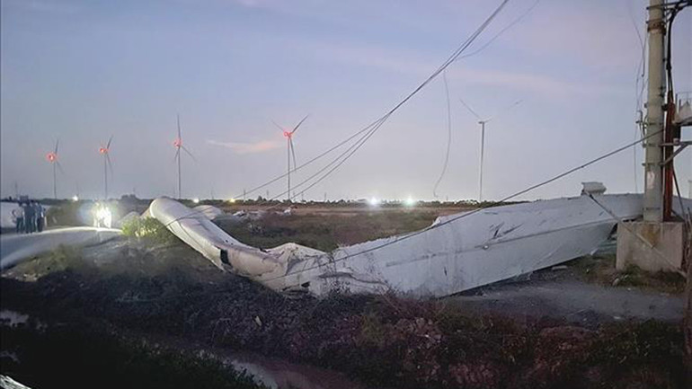 Hiện trường vụ rơi cánh quạt điện gió. Ảnh: TTXVN
