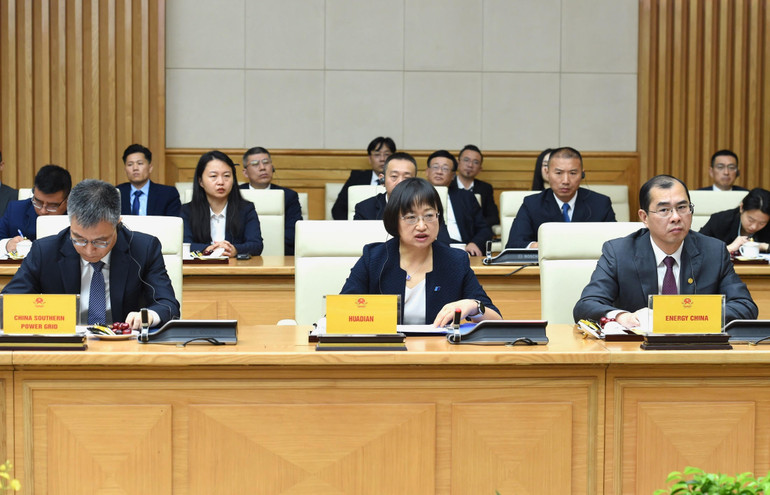 Đại diện lãnh đạo doanh nghiệp Trung Quốc phát biểu. Đại diện lãnh đạo doanh nghiệp Trung Quốc phát biểu.