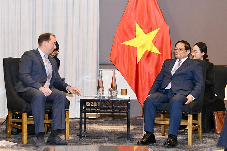 Thủ tướng Phạm Minh Chính tiếp lãnh đạo Tập đoàn EQ Resources. Thủ tướng Phạm Minh Chính tiếp lãnh đạo Tập đoàn EQ Resources.