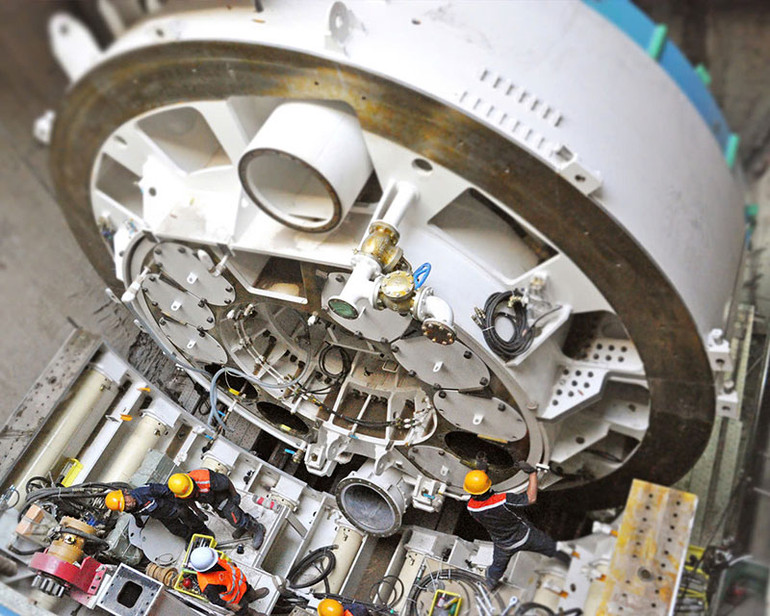 Lắp ráp robot TBM tại Metro Line 1 Bến Thành - Suối Tiên.