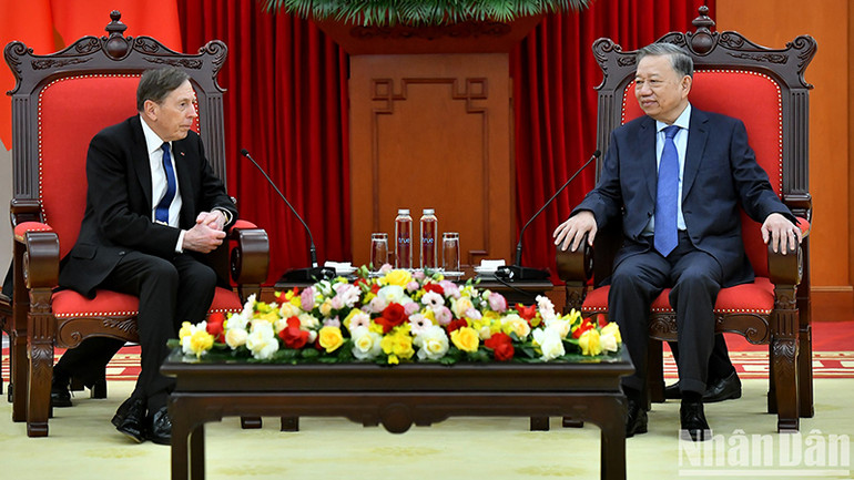 Tổng Bí thư Tô Lâm tiếp ông David Petraeus, đồng sở hữu Quỹ kiêm Chủ tịch Viện toàn cầu Quỹ đầu tư Kohlberg Kravis Roberts. (Ảnh: ĐĂNG KHOA) Tổng Bí thư Tô Lâm tiếp ông David Petraeus, đồng sở hữu Quỹ kiêm Chủ tịch Viện toàn cầu Quỹ đầu tư Kohlberg Kravis Roberts. (Ảnh: ĐĂNG KHOA)