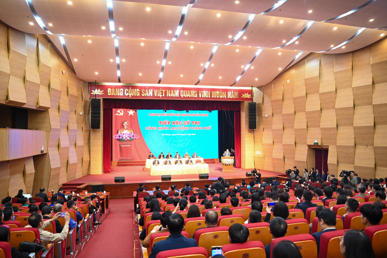 Quang cảnh hội nghị tiếp xúc cử tri công nhân thành phố Hải Phòng.