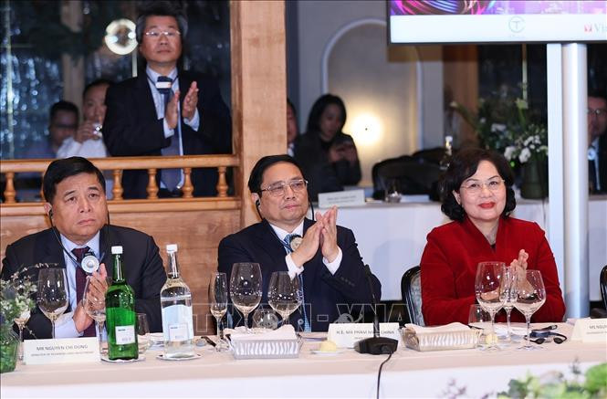 Thủ tướng Phạm Minh Chính tham dự tọa đàm. (Ảnh: TTXVN) Thủ tướng Phạm Minh Chính tham dự tọa đàm. (Ảnh: TTXVN)