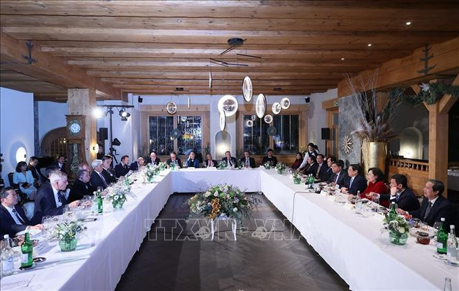 Thủ tướng dự Tọa đàm: "Tiềm năng và cơ hội đầu tư vào thị trường tài chính Việt Nam". (Ảnh: TTXVN) Thủ tướng dự Tọa đàm: "Tiềm năng và cơ hội đầu tư vào thị trường tài chính Việt Nam". (Ảnh: TTXVN)