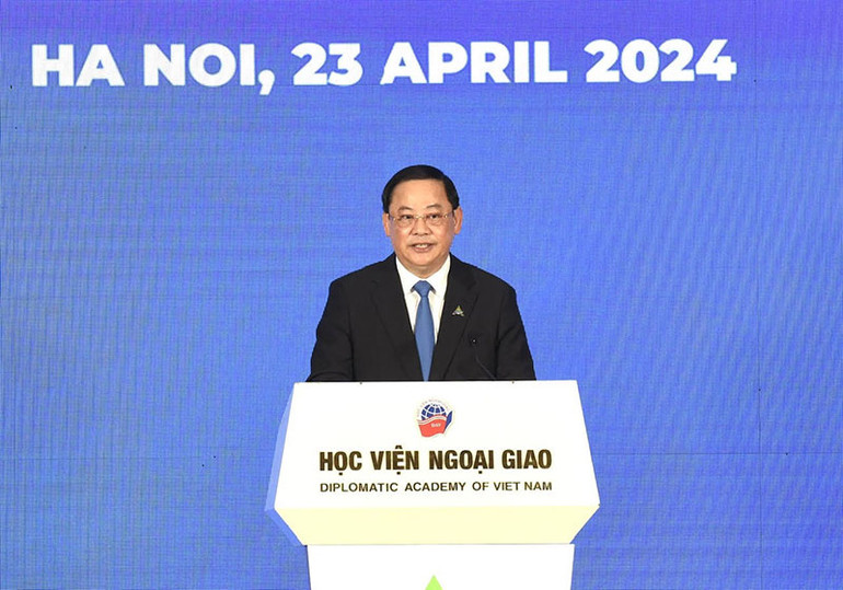 Thủ tướng Lào Sonexay Siphandone phát biểu tại Diễn đàn Tương lai ASEAN 2024. (Ảnh: TRẦN HẢI)