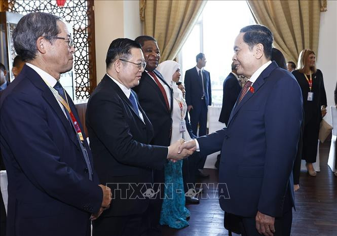 Chủ tịch Quốc hội Trần Thanh Mẫn với đại biểu dự Hội nghị.