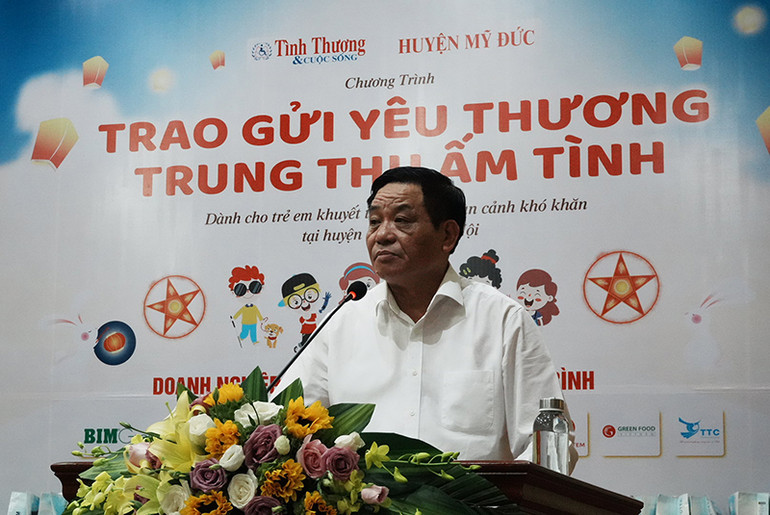 Ông Trần Doãn Tiến, Tổng Biên tập Tạp chí Tình thương và Cuộc sống, phát biểu tại Chương trình.