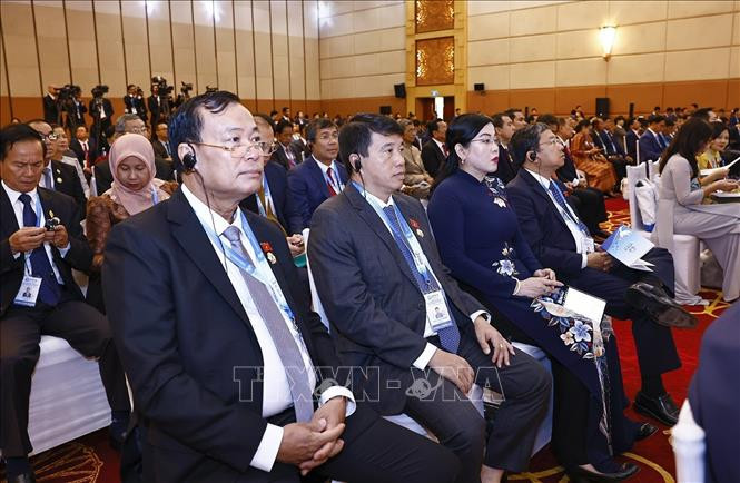 Đại biểu Việt Nam dự hội nghị.