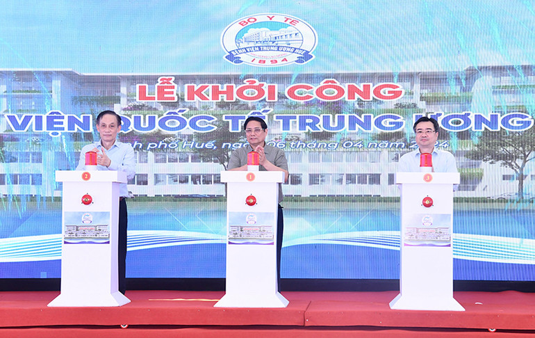 Thủ tướng Phạm Minh Chính thực hiện nghi thức khởi công Dự án Bệnh viện Quốc tế Trung ương Huế 2.