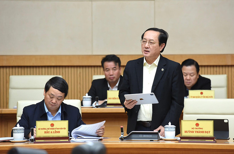 Bộ trưởng Khoa học và Công nghệ Huỳnh Thành Đạt phát biểu tại phiên họp. Bộ trưởng Khoa học và Công nghệ Huỳnh Thành Đạt phát biểu tại phiên họp.