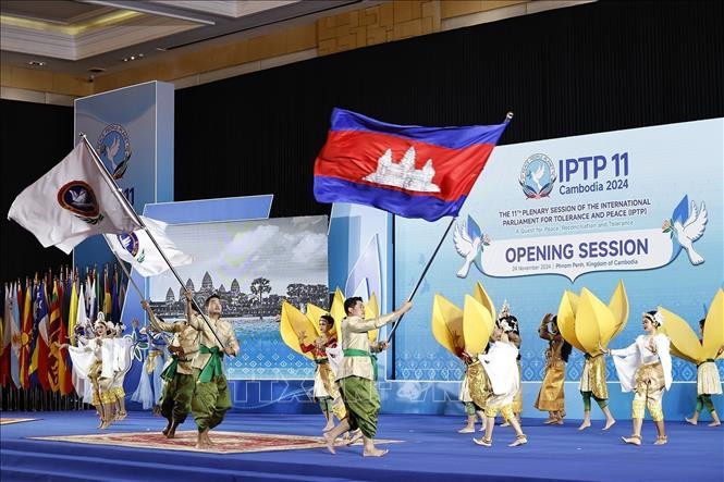 Màn biểu diễn nghệ thuật chào mừng tại lễ khai mạc hội nghị.