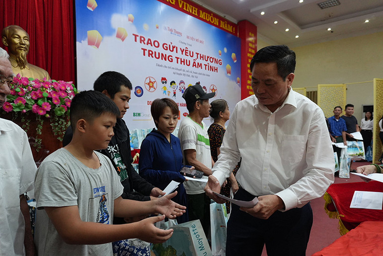 Ban tổ chức Chương trình mong muốn mang đến cho trẻ khuyết tật, trẻ có hoàn cảnh đặc biệt một mùa Trung thu ấm áp và đầy ý nghĩa.