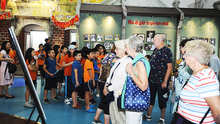 Khách quốc tế đến Việt Nam ước đạt 8,9 triệu lượt, gấp 4,7 lần cùng kỳ năm 2022. Ảnh: NAM NGUYỄN