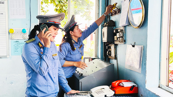 Bảo đảm an toàn cho mỗi chuyến tàu qua là niềm vui lớn nhất của mỗi nhân viên gác chắn.