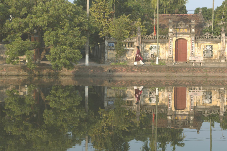 Một góc làng Nôm, ngôi làng cổ duy nhất còn sót lại của phố Hiến (Hưng Yên), nơi các nghệ nhân nề ngõa nghiên cứu mẫu linh vật. Một góc làng Nôm, ngôi làng cổ duy nhất còn sót lại của phố Hiến (Hưng Yên), nơi các nghệ nhân nề ngõa nghiên cứu mẫu linh vật.