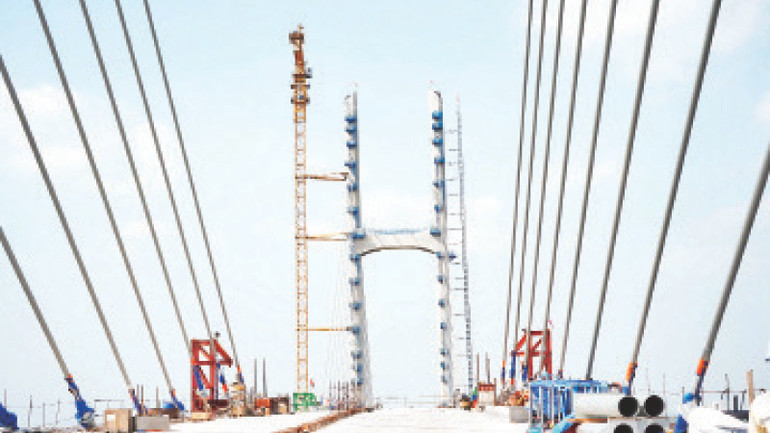 Cầu Rạch Miễu 2 đang được gấp rút hoàn thành.