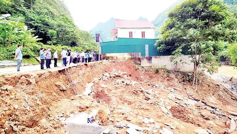 Hiện trường vụ sạt lở trên Quốc lộ 34 đoạn đi qua thị trấn Bảo Lâm, huyện Bảo Lâm, tỉnh Cao Bằng.