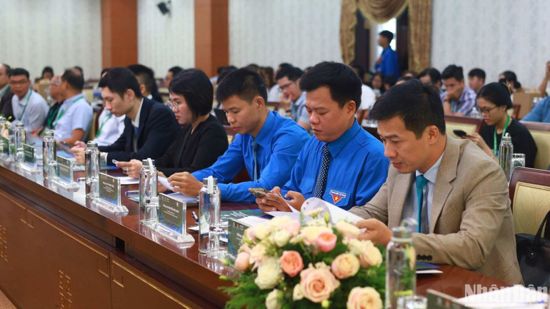 Các đại biểu dự chương trình tọa đàm.