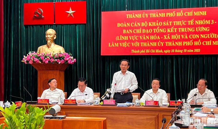 Bí thư Thành ủy Thành phố Hồ Chí Minh phát biểu tại buổi làm việc.