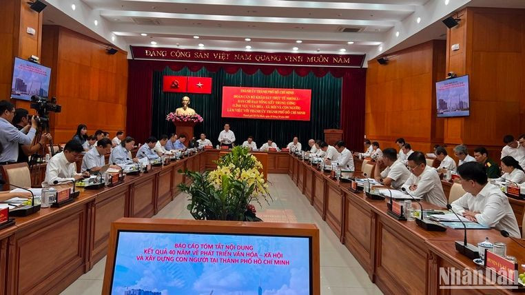 Quang cảnh buổi làm việc.