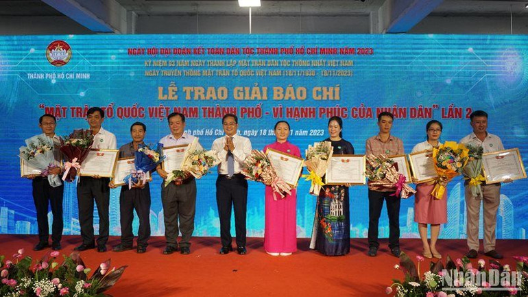 Trao Giải báo chí “Mặt trận Tổ quốc Việt Nam Thành phố Hồ Chí Minh - Vì hạnh phúc của nhân dân” lần 2