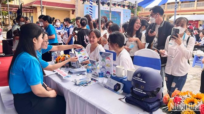 Sinh viên trường Đại học Sài Gòn tìm hiểu cơ hội việc làm tại Ngân hàng Sài Gòn Sinh viên trường Đại học Sài Gòn tìm hiểu cơ hội việc làm tại Ngân hàng Sài Gòn