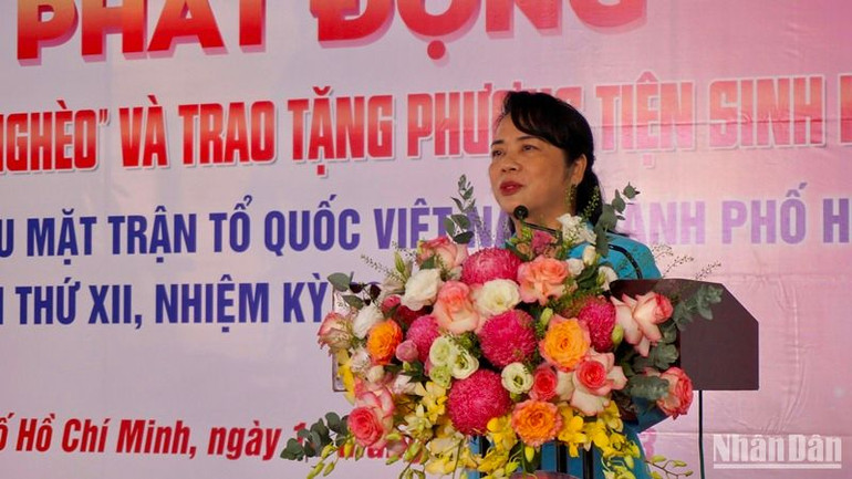 Bà Trần Kim Yến, Chủ tịch Ủy ban Mặt trận Tổ quốc Việt Nam Thành phố phát biểu tại Lễ phát động.